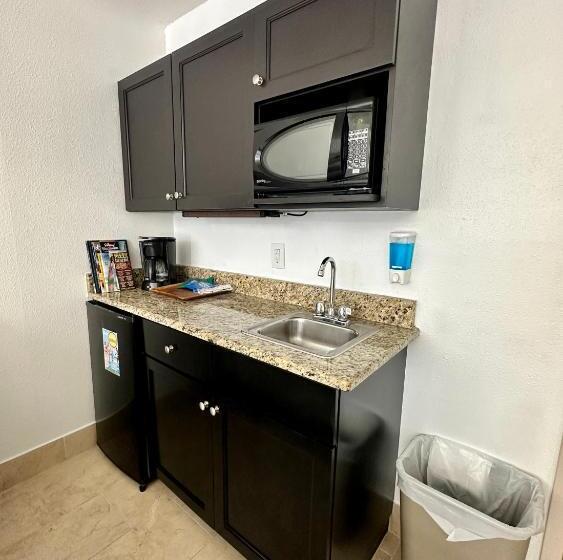 Landmark Resort Updated Double Suite