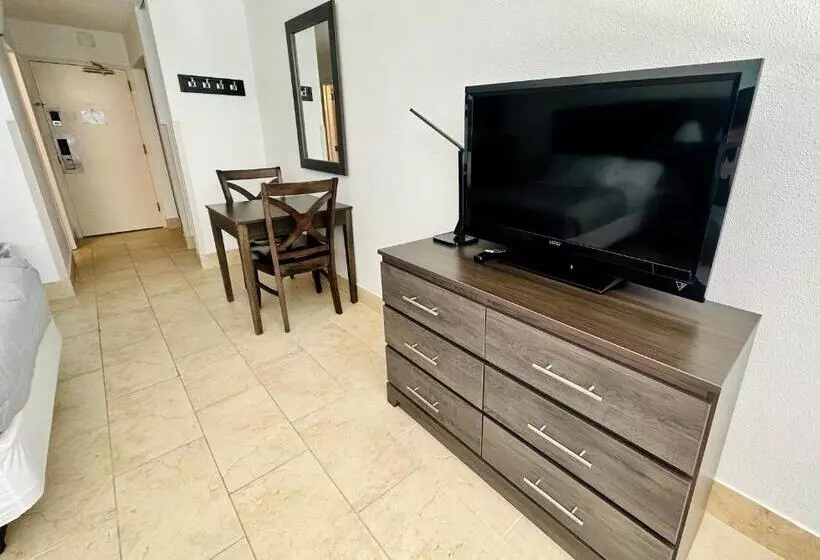Landmark Resort Updated Double Suite