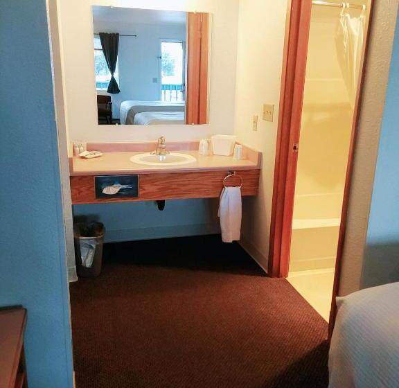 فندق على الطريق Harbor Inn