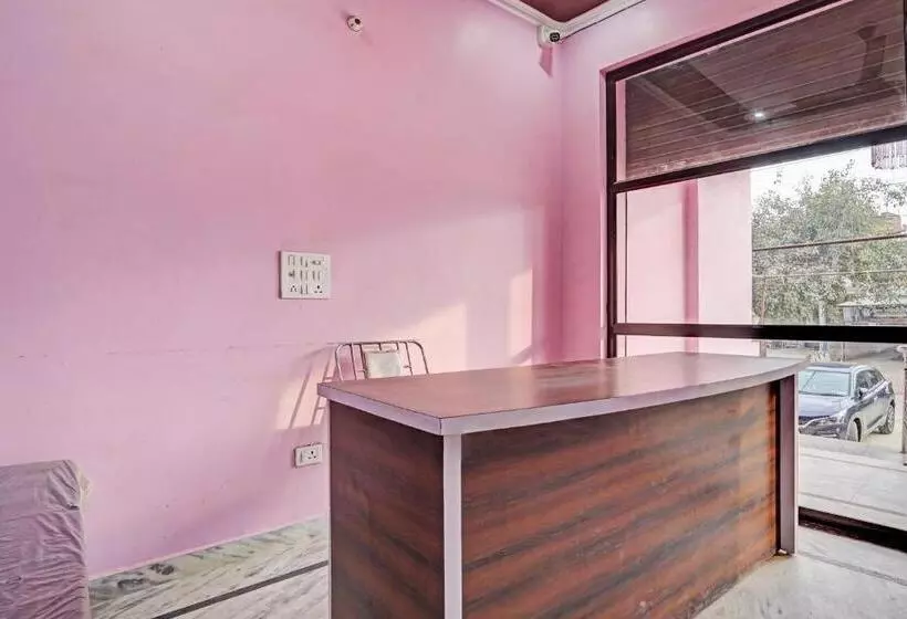 Oyo 82187 Divine Inn Hotel And Guest House
