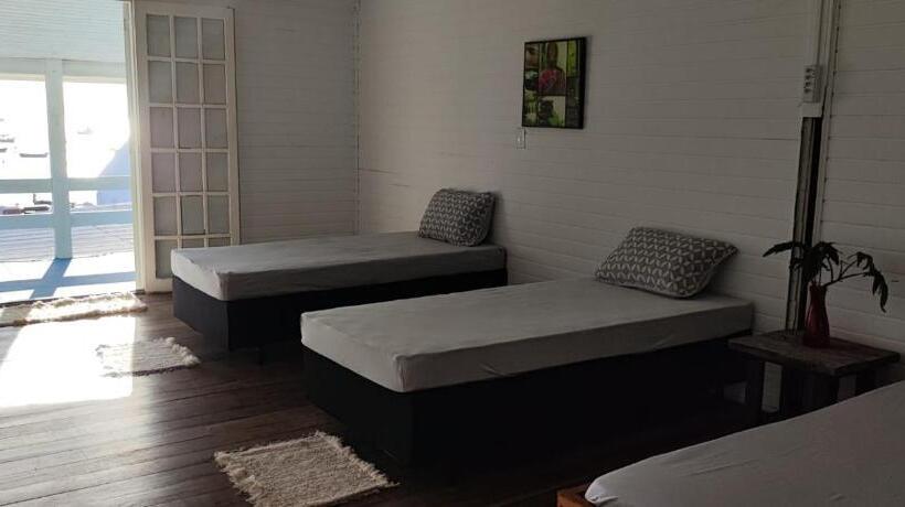 هاستل Tambo Bombinhas