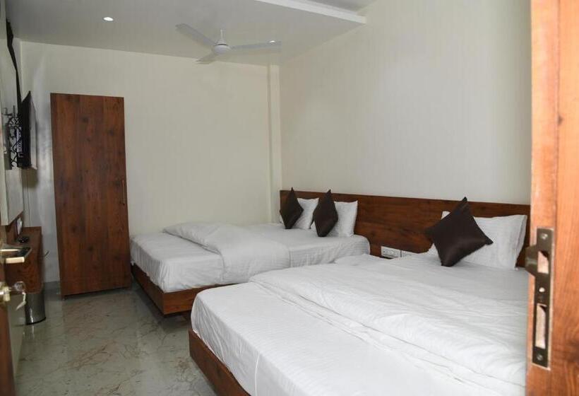 Hotel Apex, Akkalkot