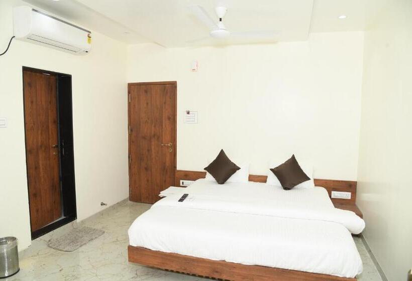 Hotel Apex, Akkalkot