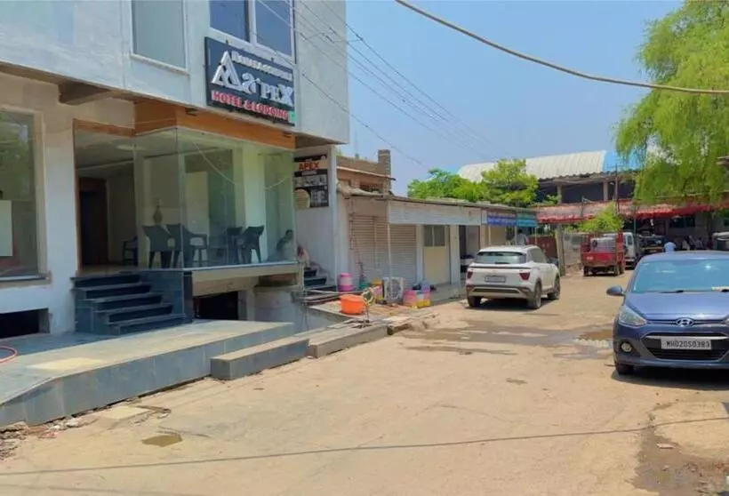 ホテル Apex, Akkalkot