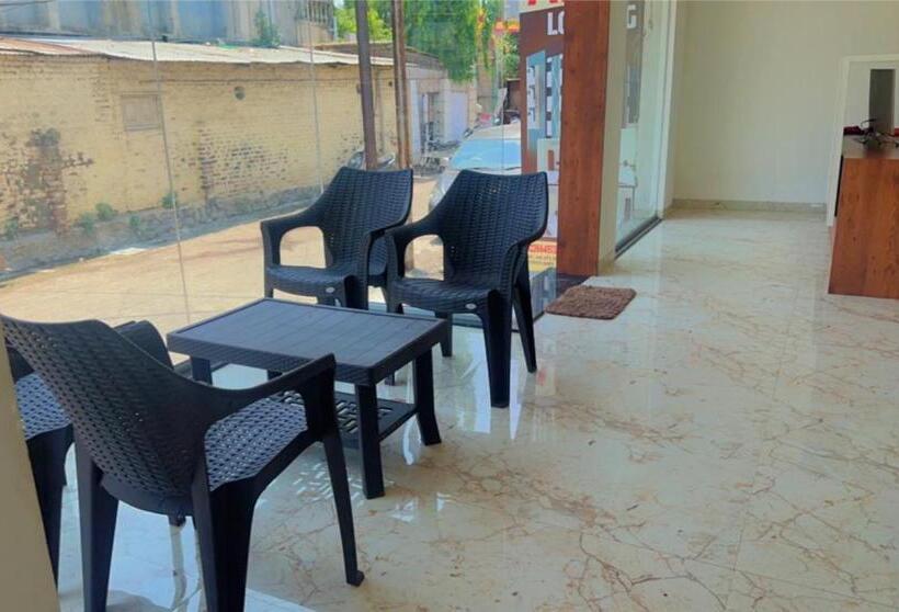 Hotelli Apex, Akkalkot