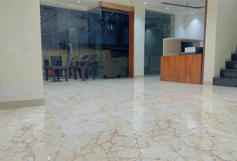 Hotel Apex, Akkalkot