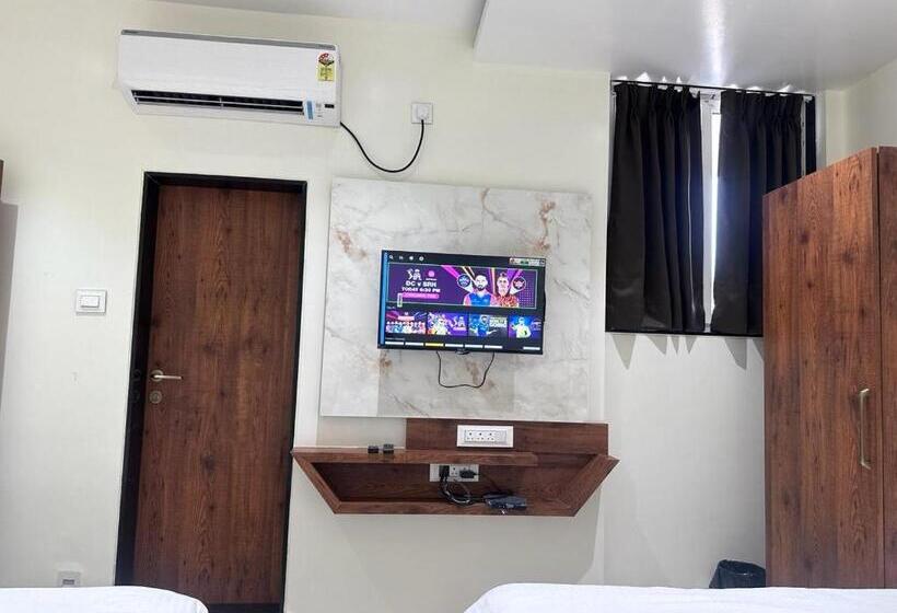 Hotel Apex, Akkalkot