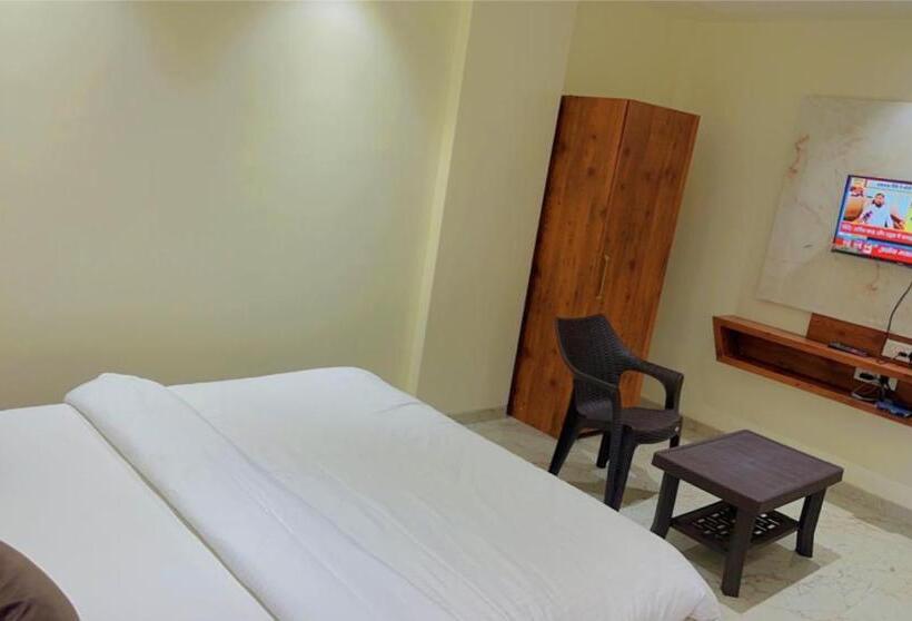 Hotel Apex, Akkalkot