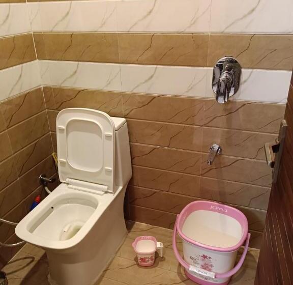 Hotel Raj 2 Km From Janana Hospital And 1 Km From Mds University