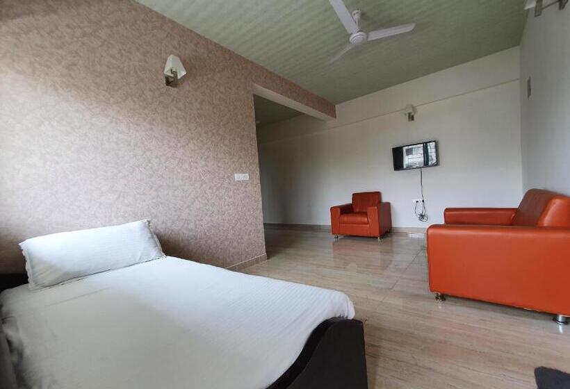 Отель Octave The Suites