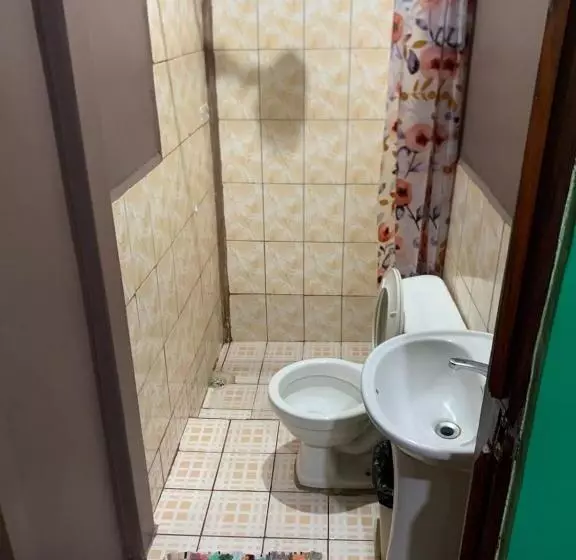 ペンション The Monkey Trail Hostel