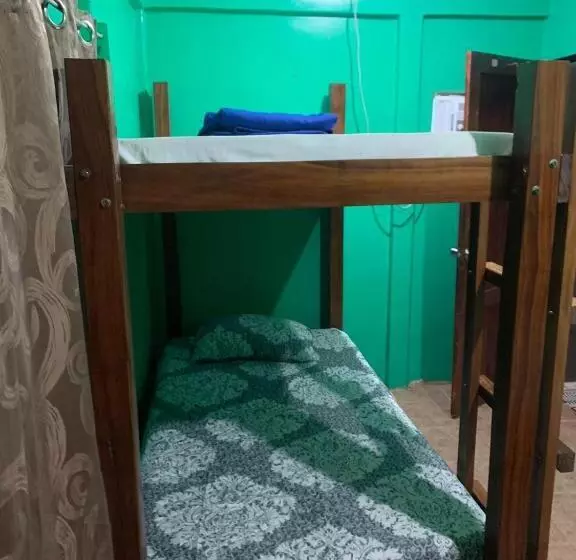 ペンション The Monkey Trail Hostel