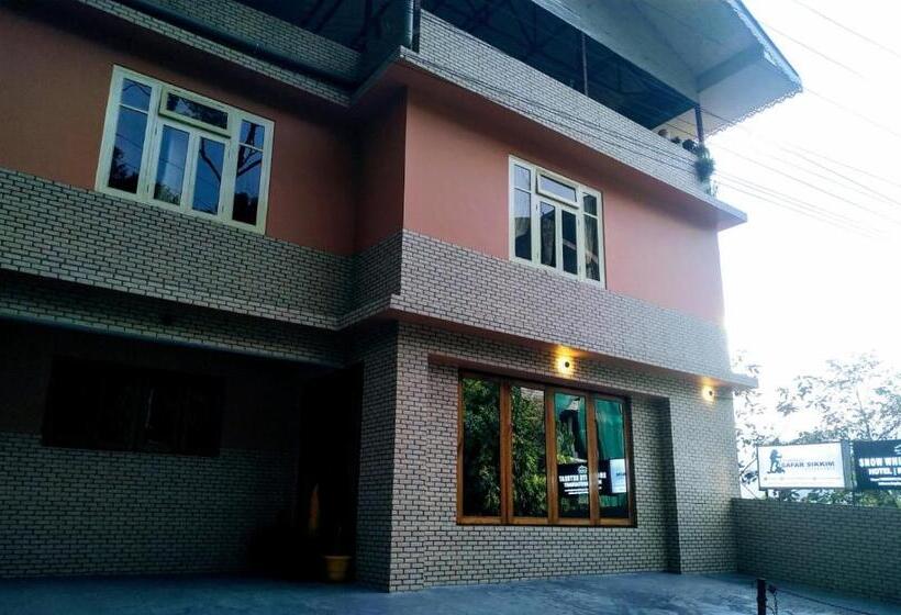 Snow White Retreat Hotel& Restaurant