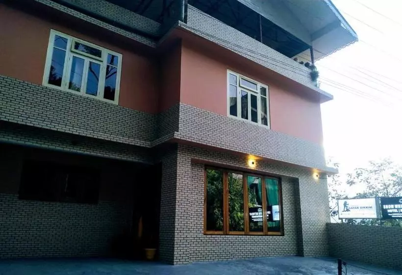 Snow White Retreat Hotel& Restaurant