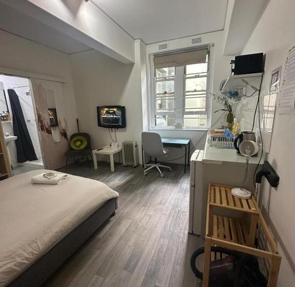 Your B&b Steps From Oxford St