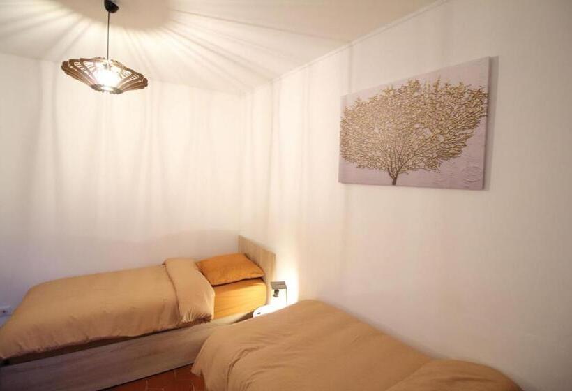 ベッドアンドブレックファースト La Petite Folie