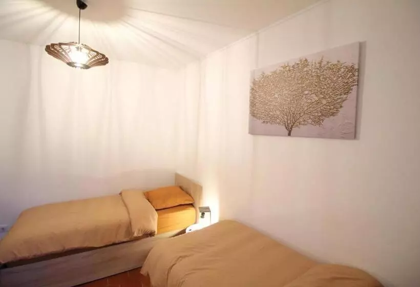 Aamiaismajoitus (B&B) La Petite Folie