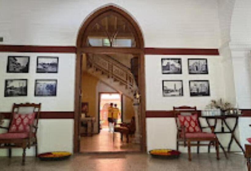 酒店 Madhav Bagh Royal Heritage Stay , Vadodara