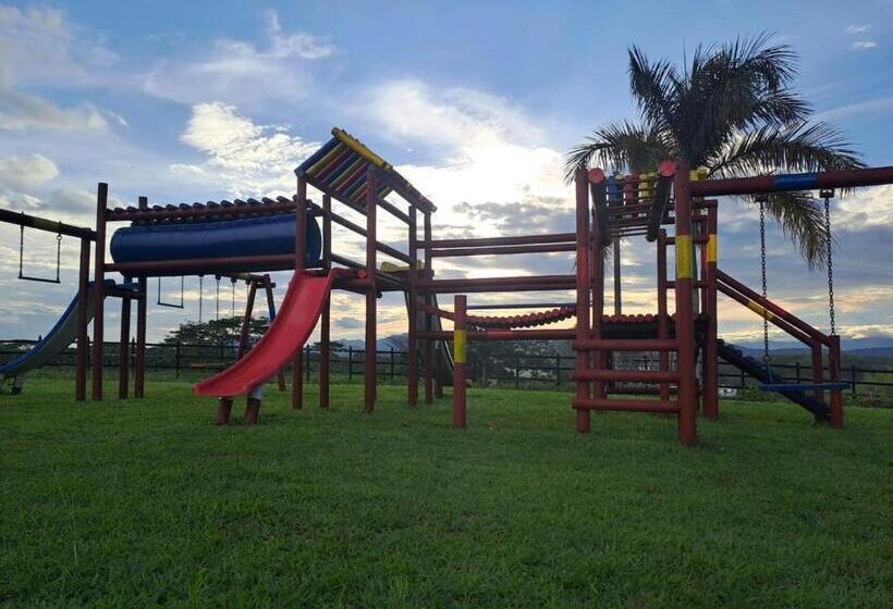 ホテル Palmas De Alcalá