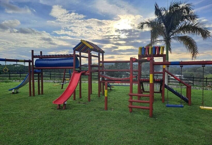 ホテル Palmas De Alcalá