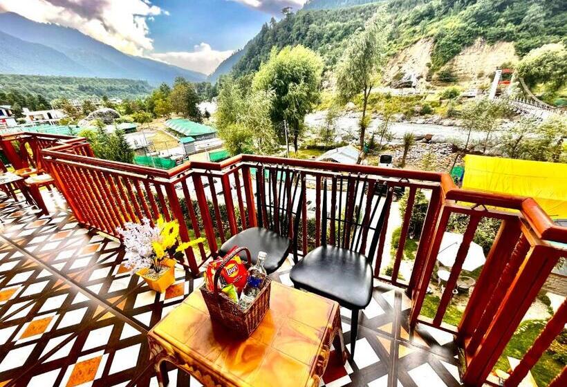 ホテル The Winterfield Riverside Resort Manali