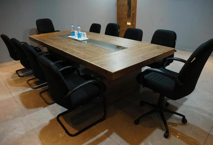 Hotel Sens Resisdency