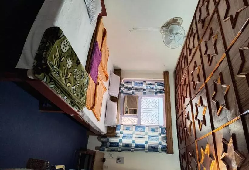 Hotel Shivom