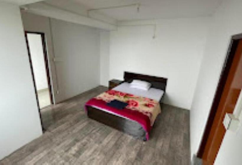 Szálloda The Golden Nest Home Stay , Rongli