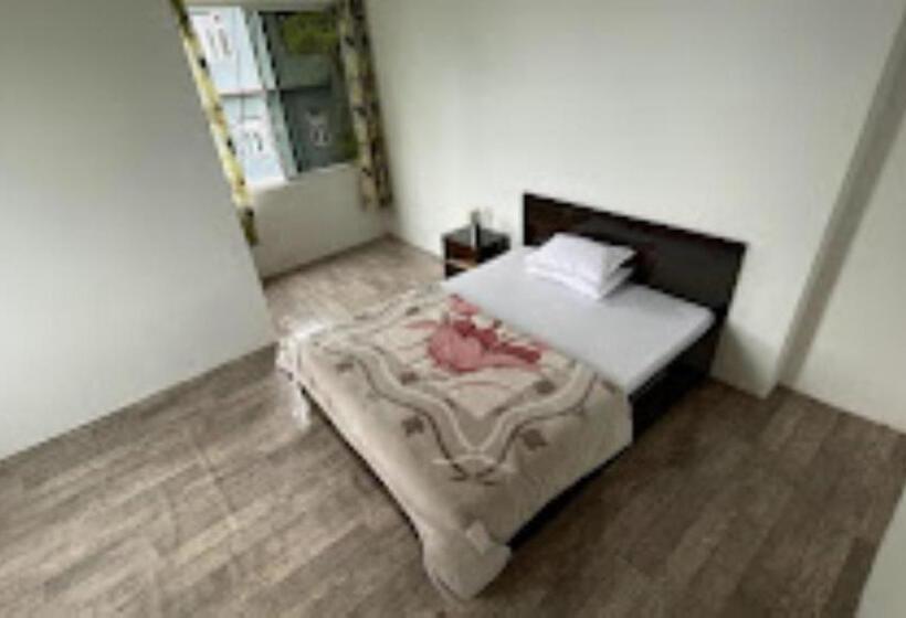 Szálloda The Golden Nest Home Stay , Rongli