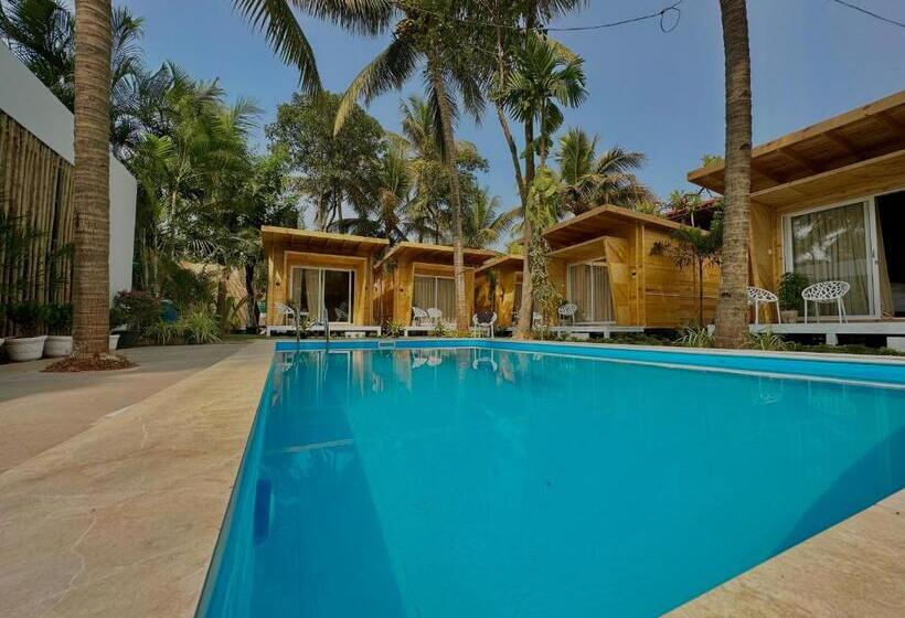 Hotelli The Nine Beach Resort