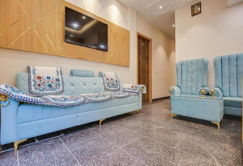 בית מלון כפרי Sawraj Grand