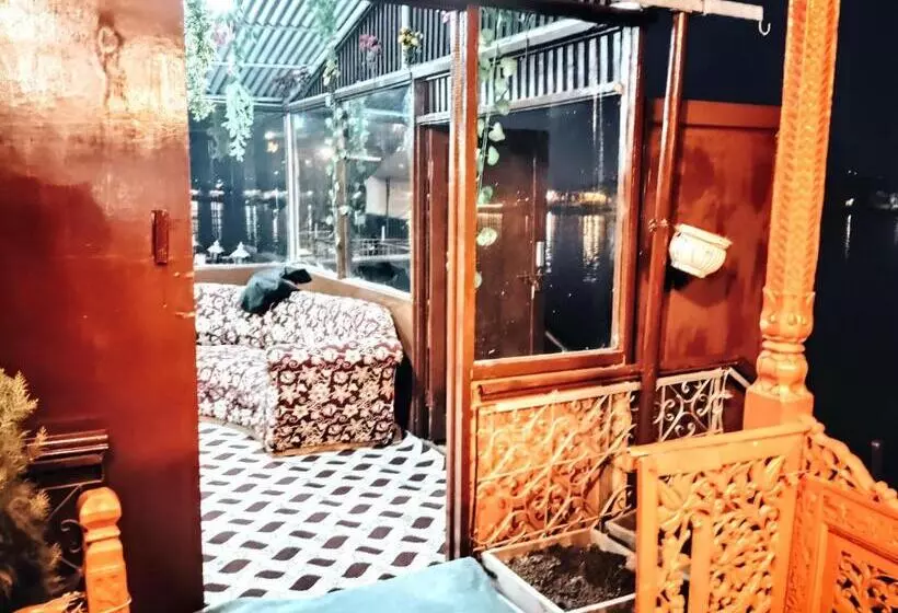 ペンション Houseboat