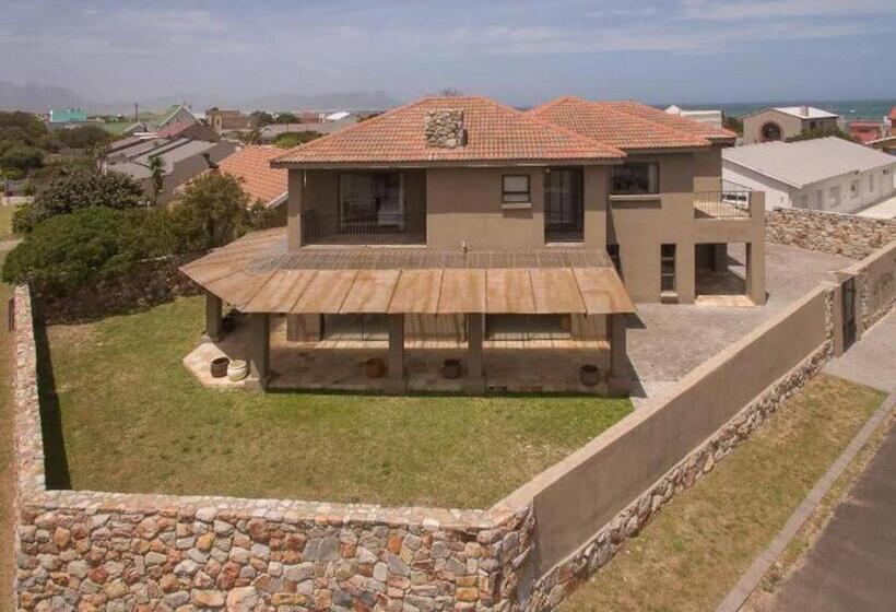 بنسيون Kleinmond   Sea Breeze