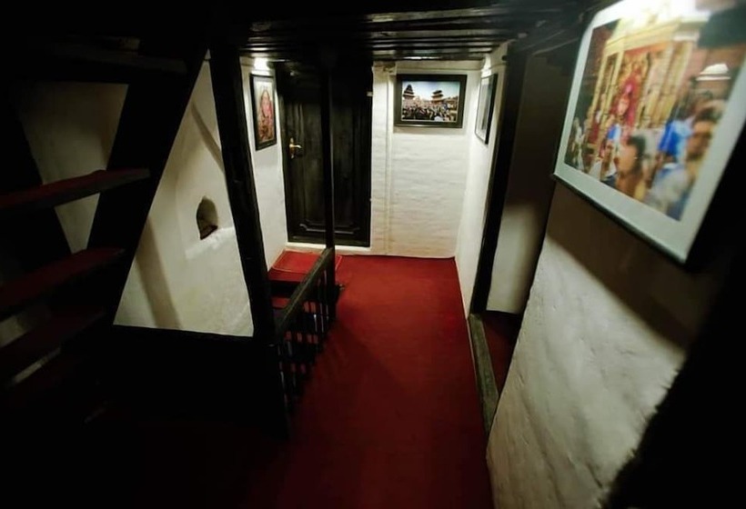 تختخواب و صبحانه Traditional Newari Homestay