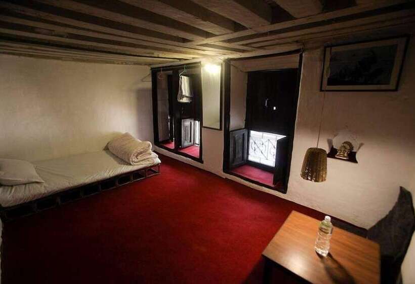 تختخواب و صبحانه Traditional Newari Homestay