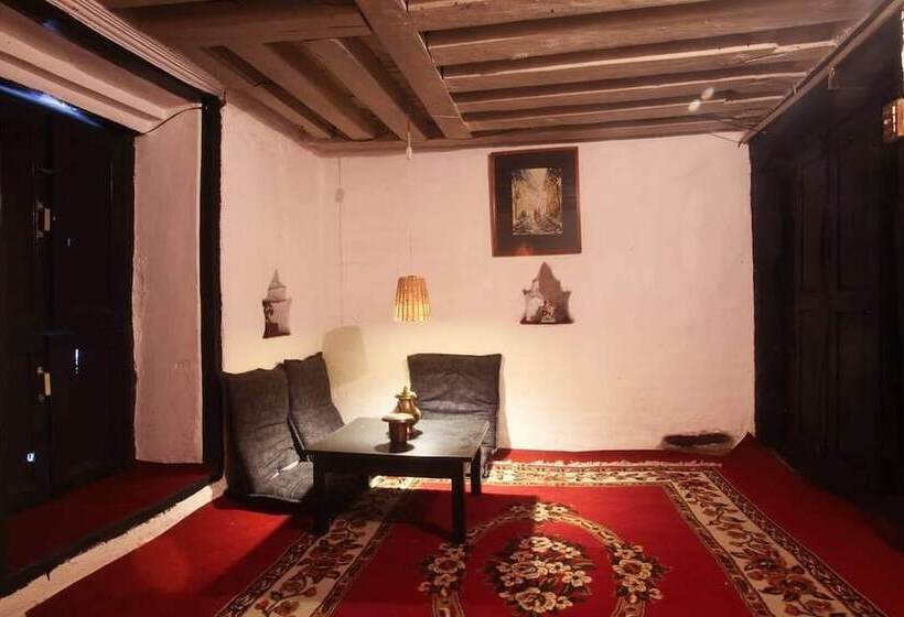 تختخواب و صبحانه Traditional Newari Homestay