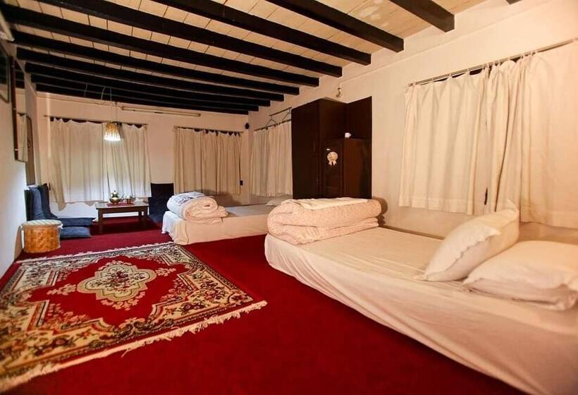 تختخواب و صبحانه Traditional Newari Homestay