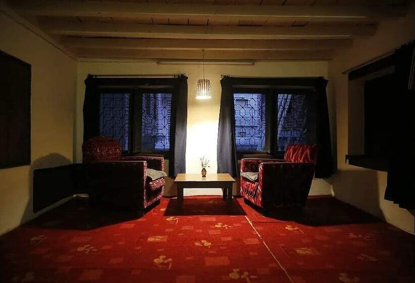 تختخواب و صبحانه Traditional Newari Homestay