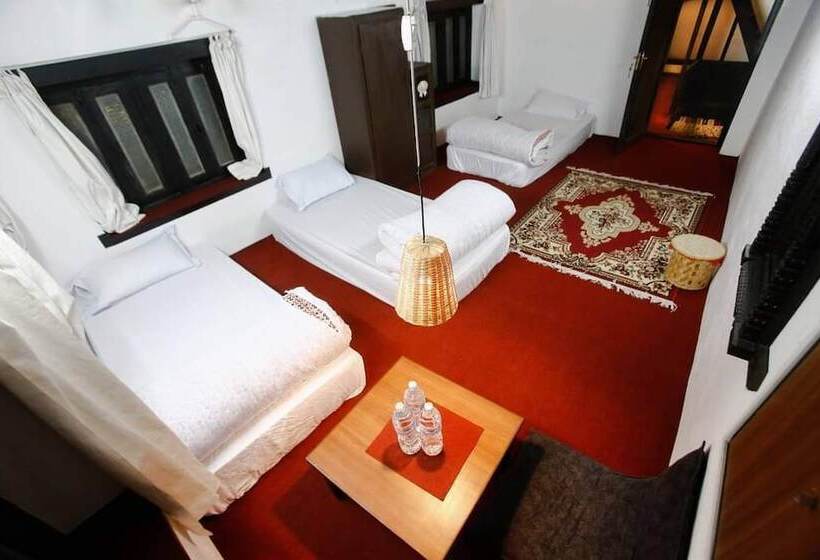 تختخواب و صبحانه Traditional Newari Homestay