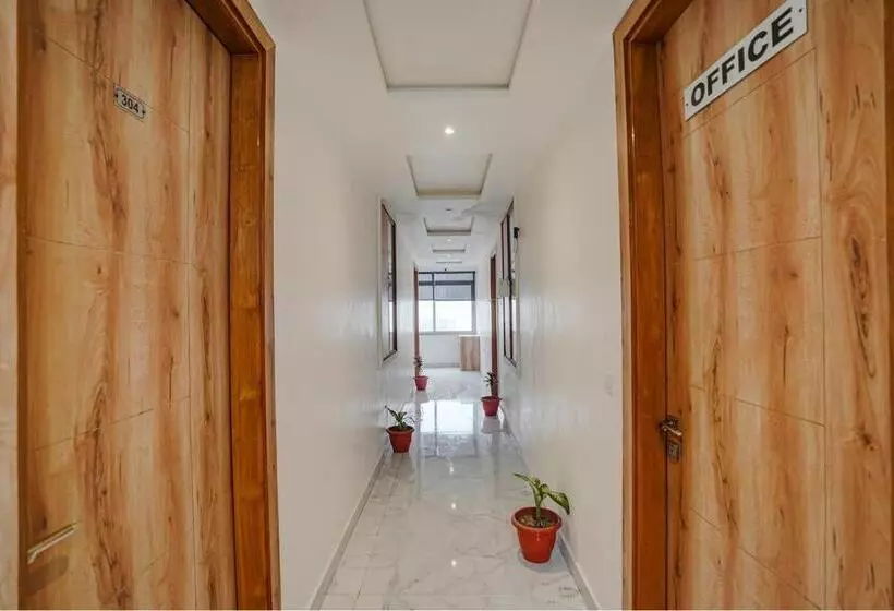 Fabhotel Rv Palace