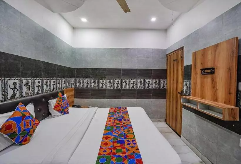 Fabhotel Rv Palace