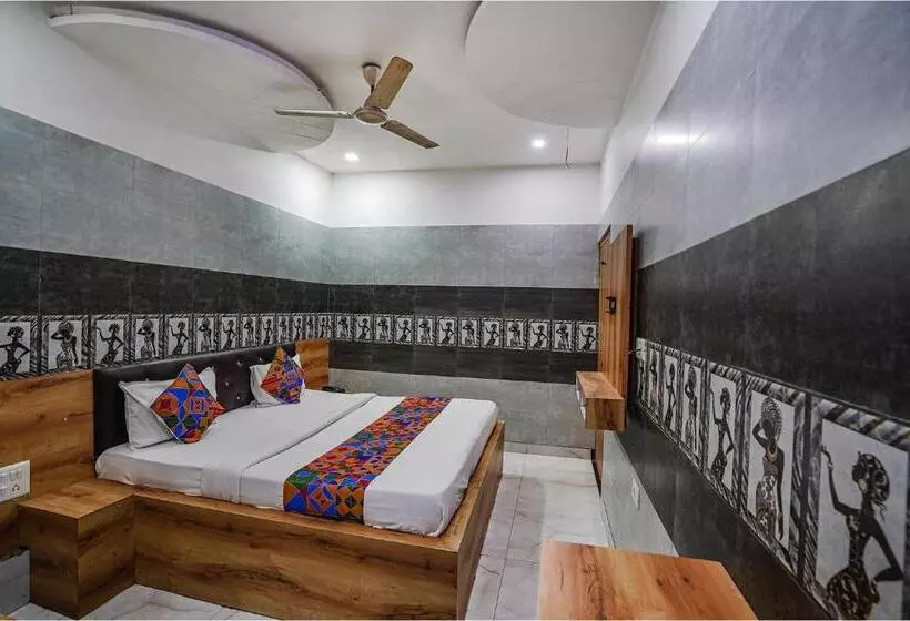 Fabhotel Rv Palace