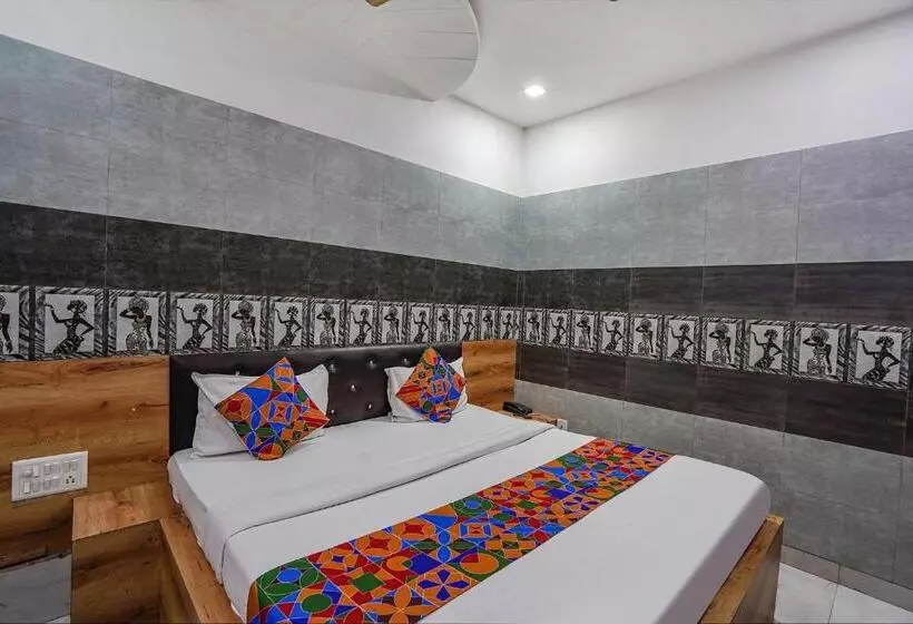 Fabhotel Rv Palace