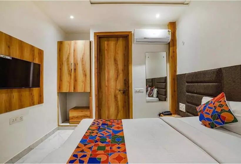 Fabhotel Rv Palace