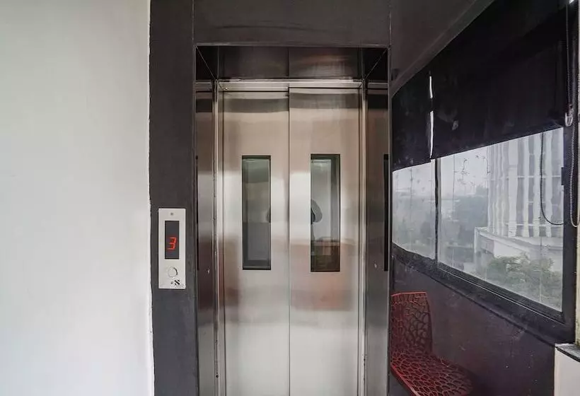 Fabhotel Rv Palace