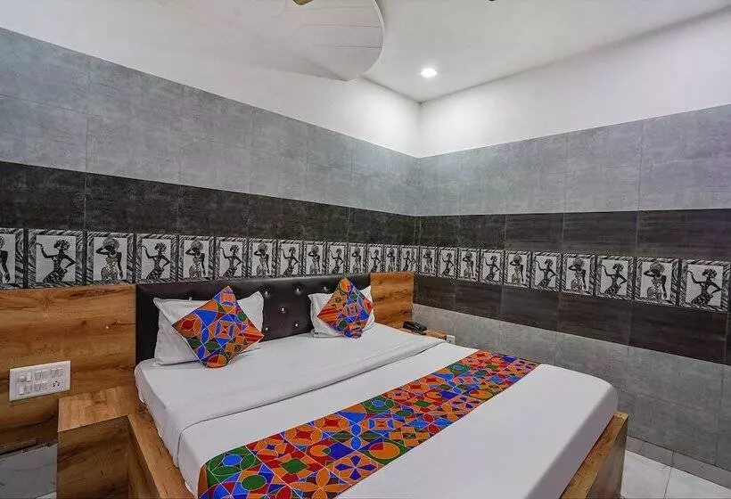 Fabhotel Rv Palace