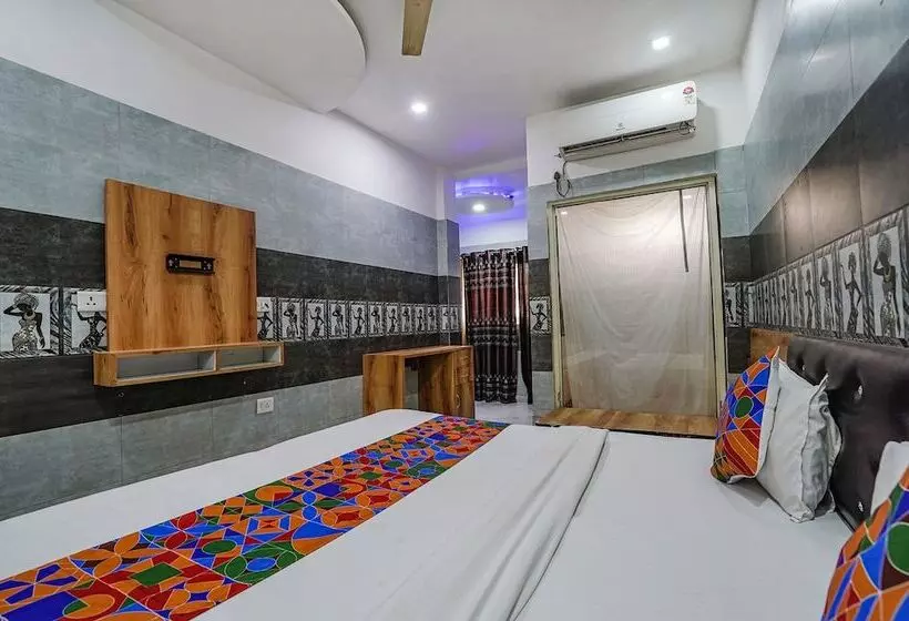 Fabhotel Rv Palace