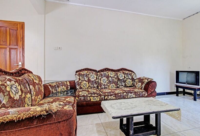 هتل Agustha Homestay By Oyo