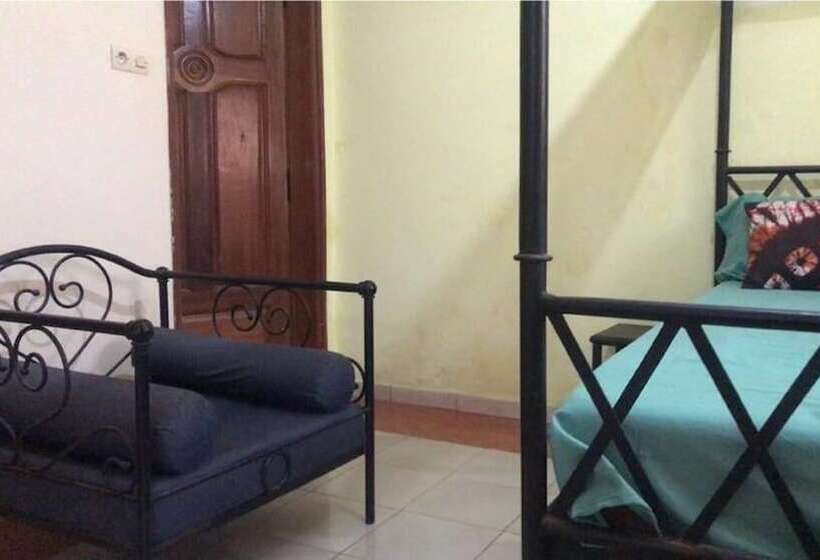 هتل Black And White Hôtel