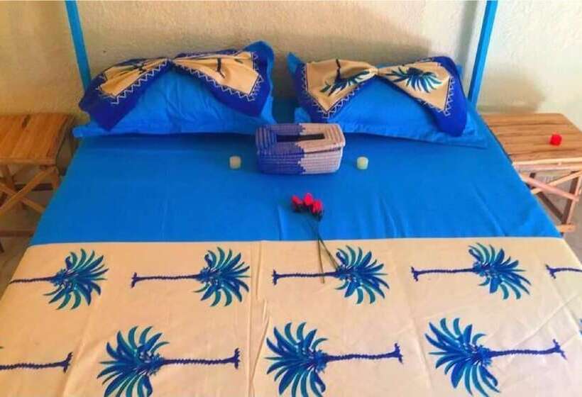 هتل Black And White Hôtel